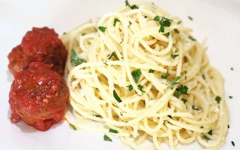 pasta-aglio-olio-meatballs-spaghetti-roma-club-leamington